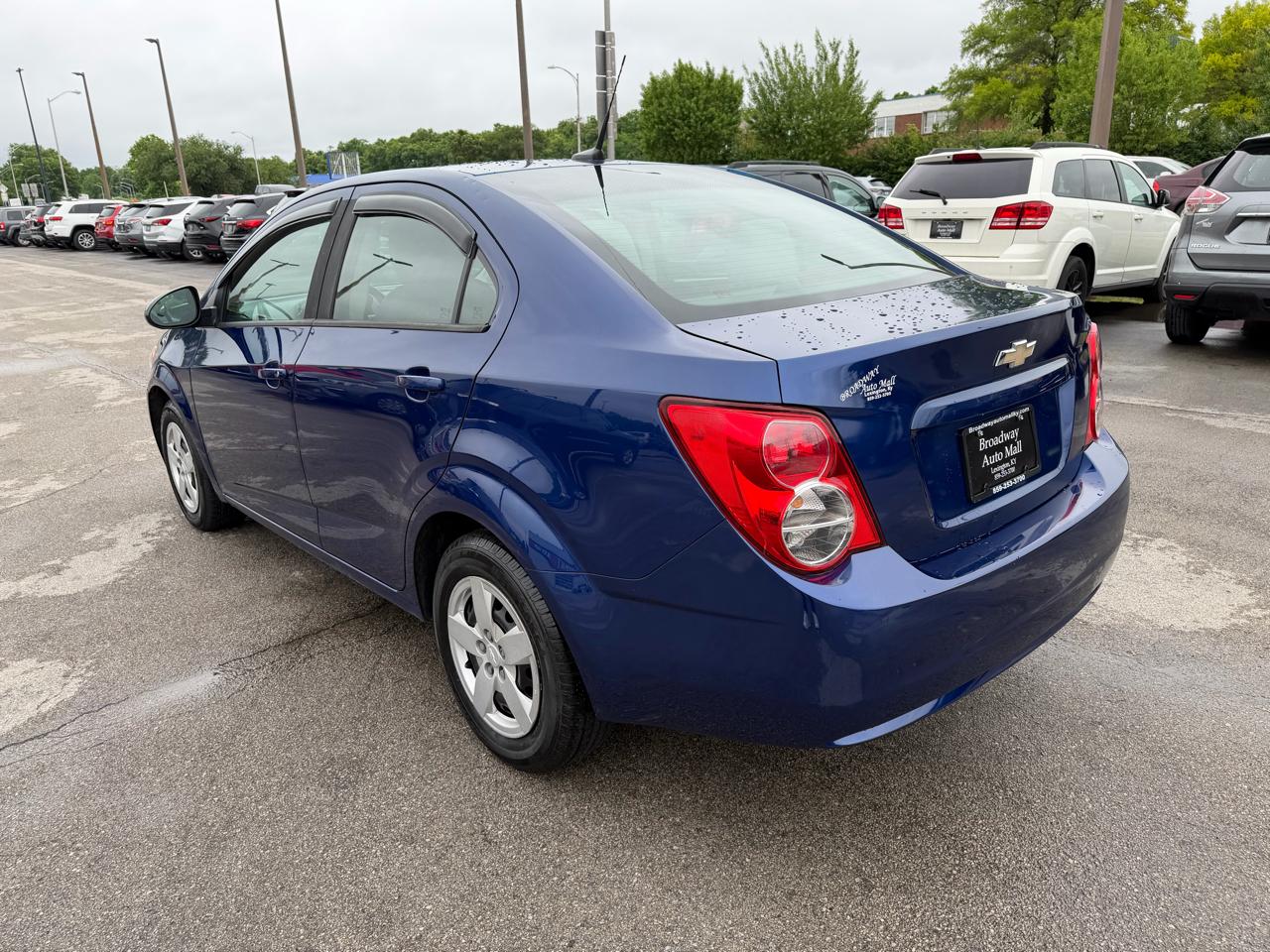 Chevrolet Sonic LS 2013