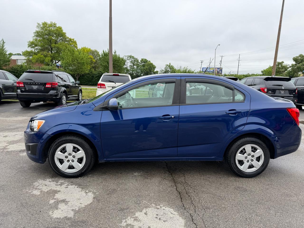Chevrolet Sonic LS 2013