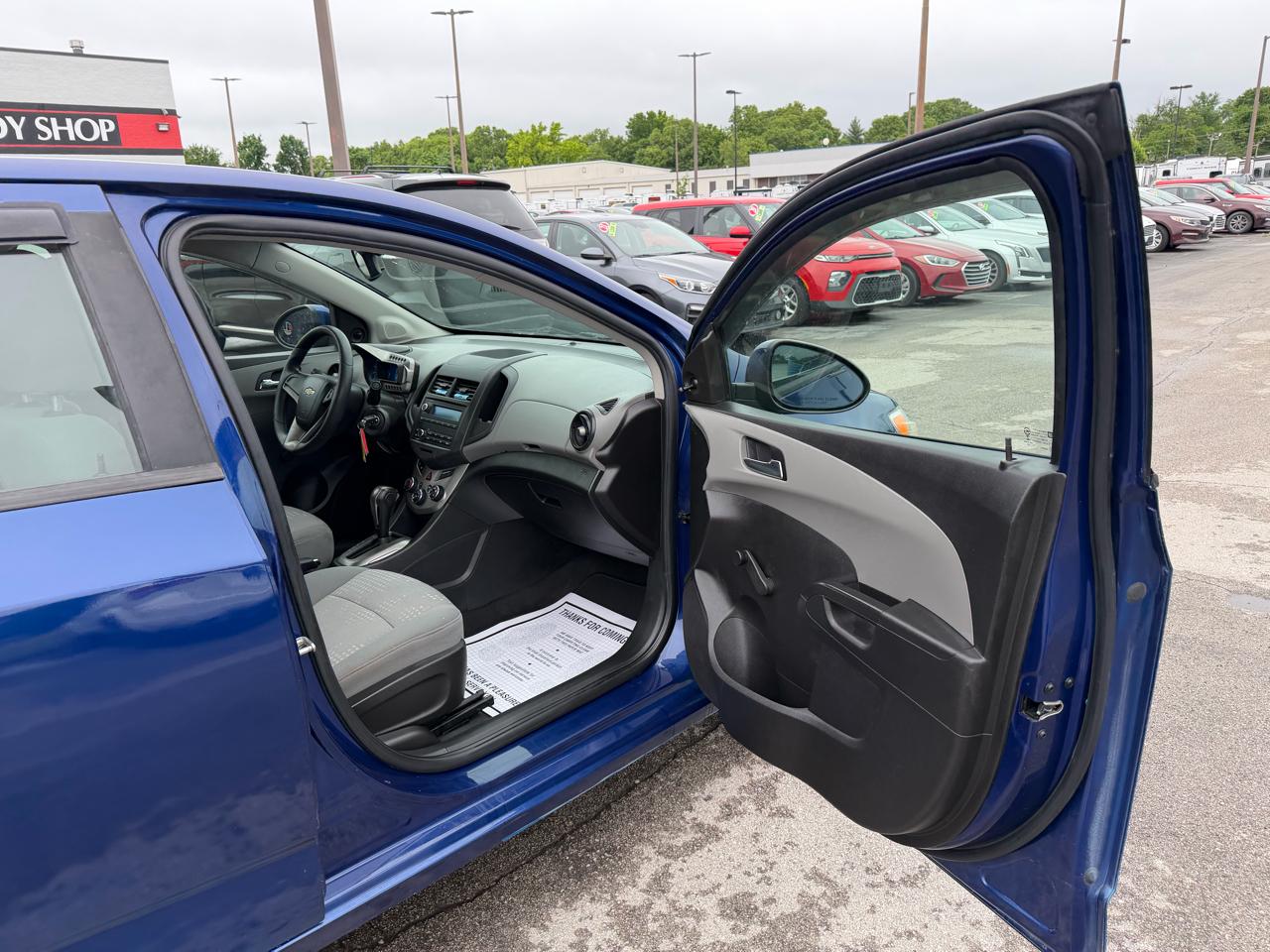 Chevrolet Sonic LS 2013