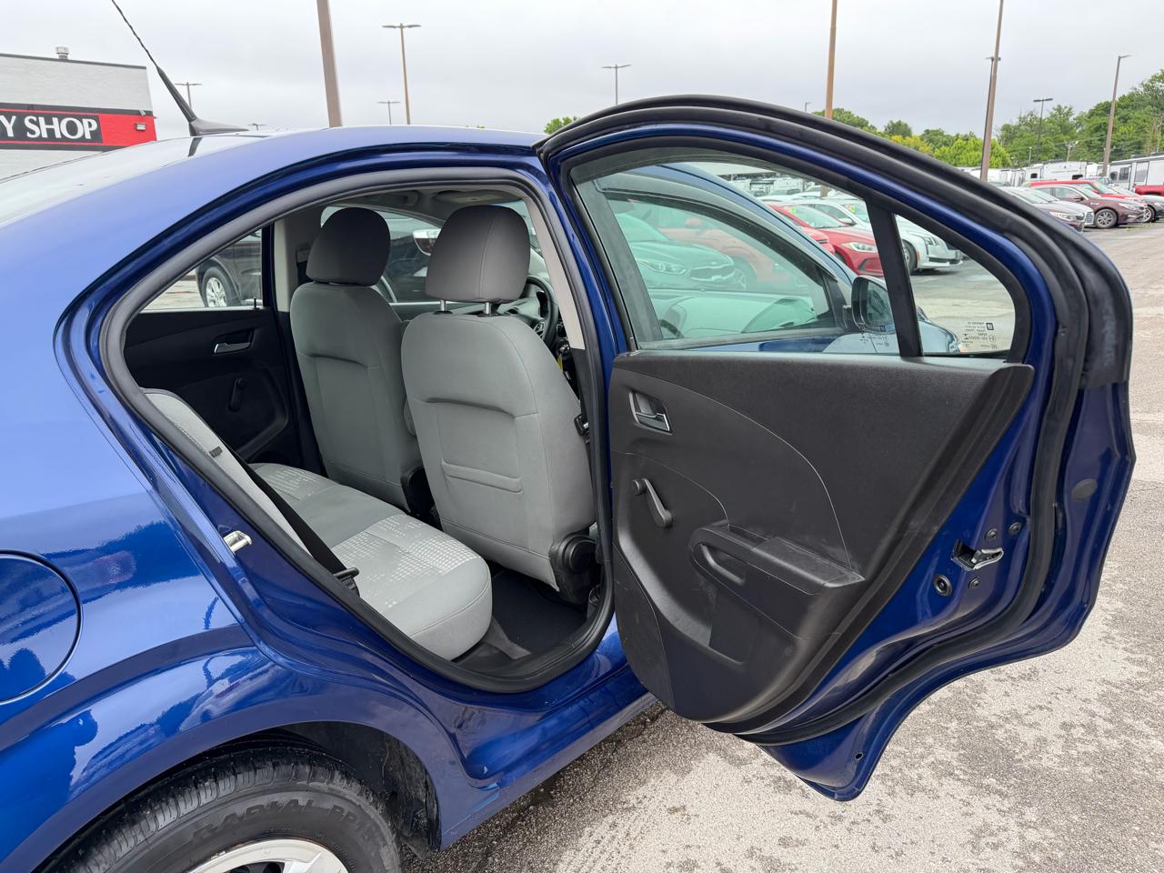 Chevrolet Sonic LS 2013