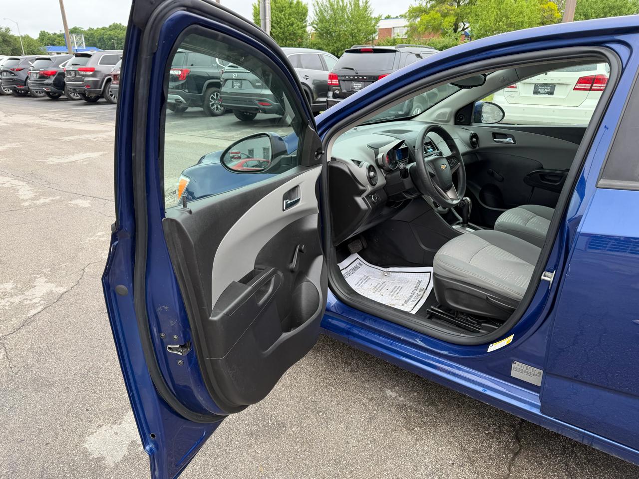 Chevrolet Sonic LS 2013