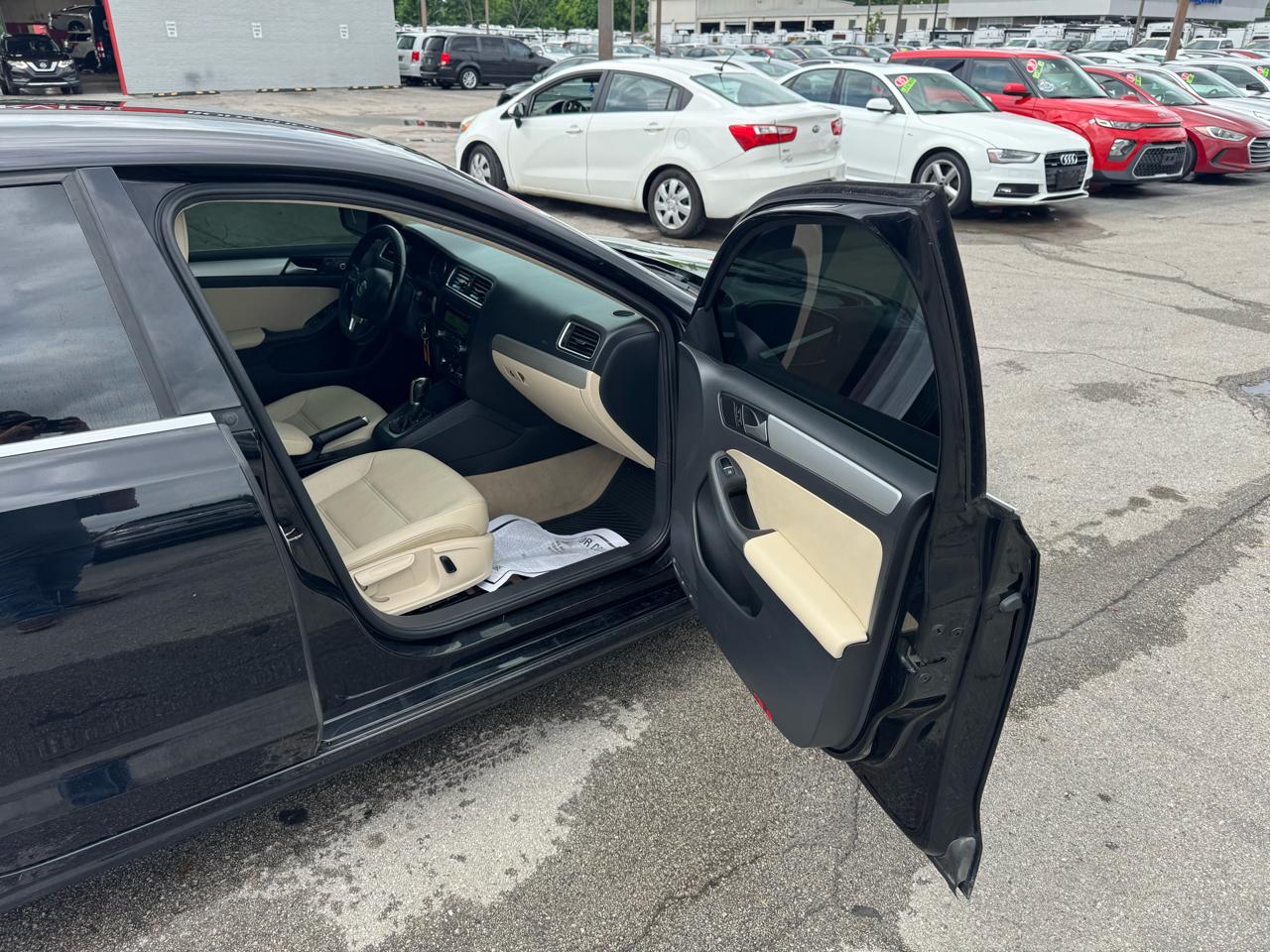 Volkswagen Jetta Sedan 4dr Auto SE PZEV 2014