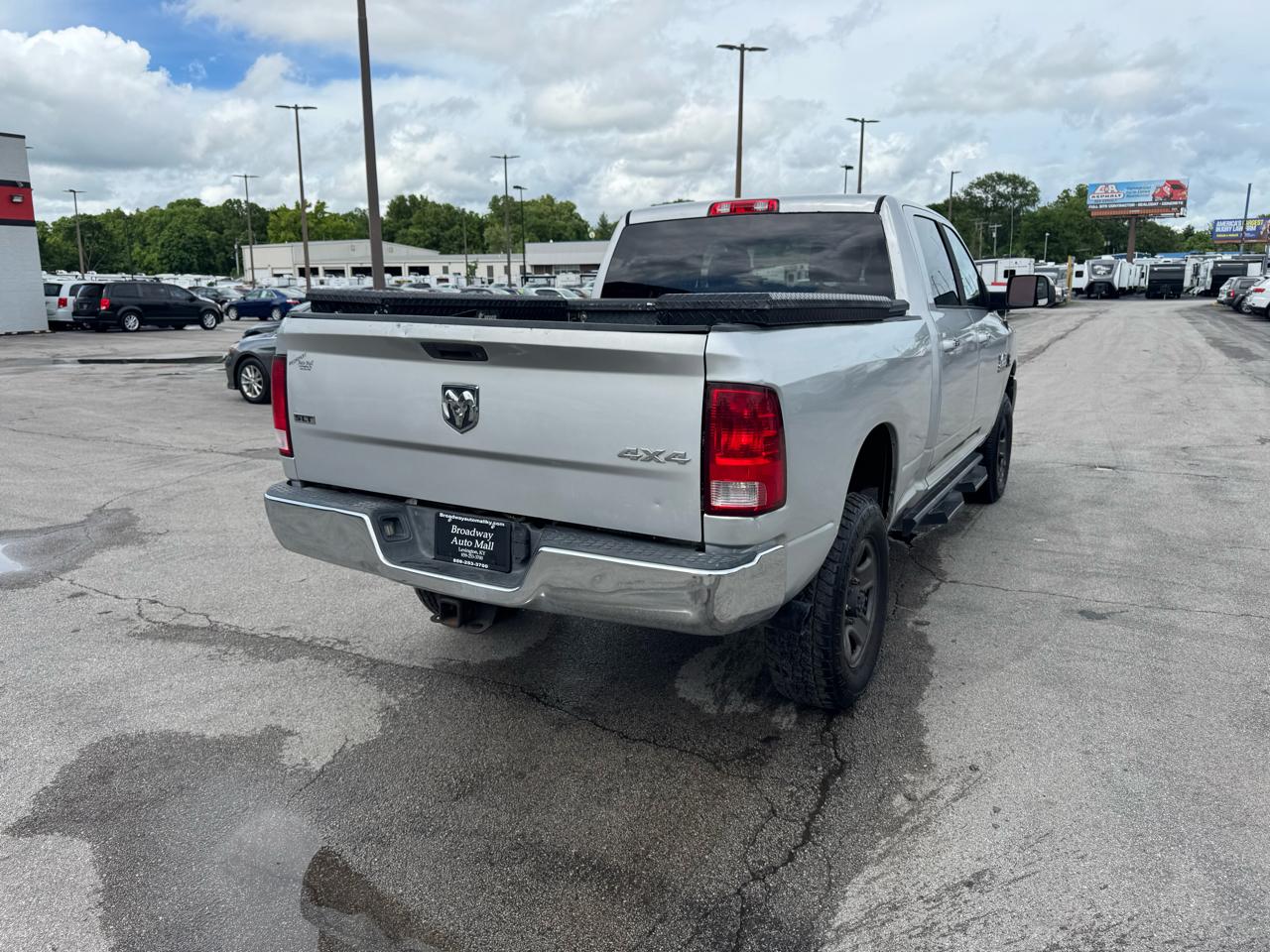 RAM 2500 SLT 4x4 Crew Cab 6'4" Box 2017