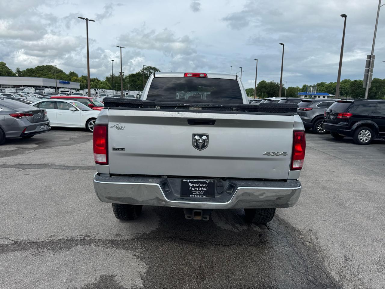 RAM 2500 SLT 4x4 Crew Cab 6'4" Box 2017