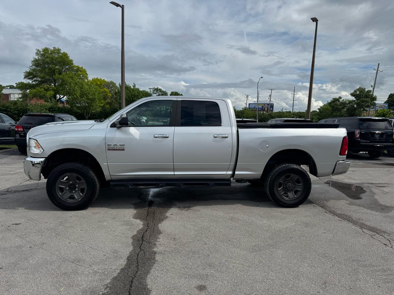 RAM 2500 SLT 4x4 Crew Cab 6'4" Box 2017