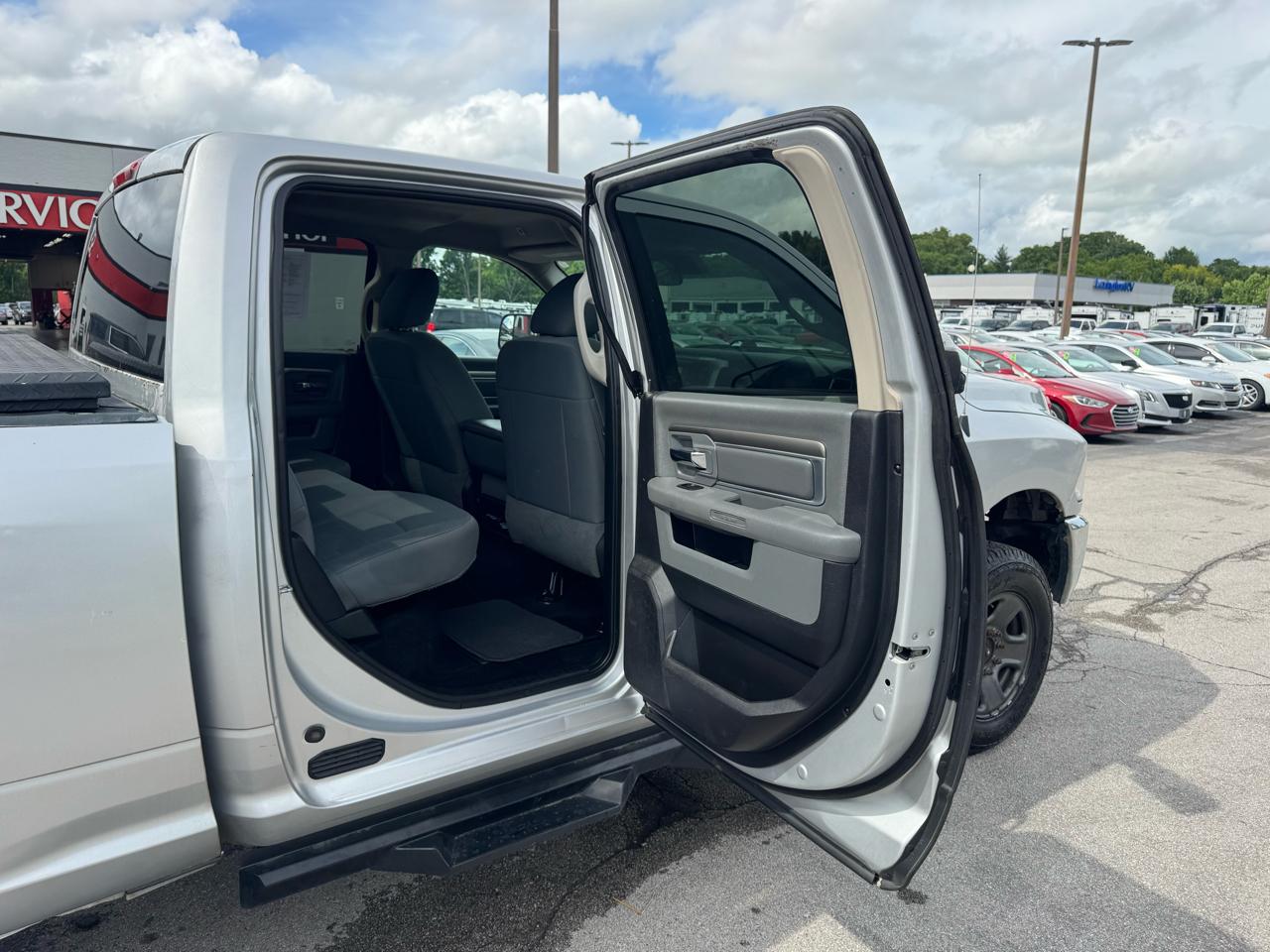 RAM 2500 SLT 4x4 Crew Cab 6'4" Box 2017