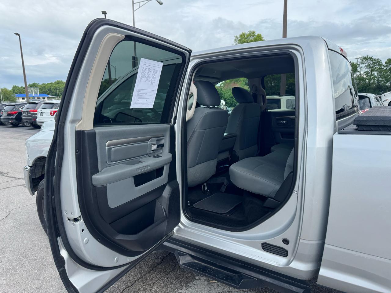 RAM 2500 SLT 4x4 Crew Cab 6'4" Box 2017