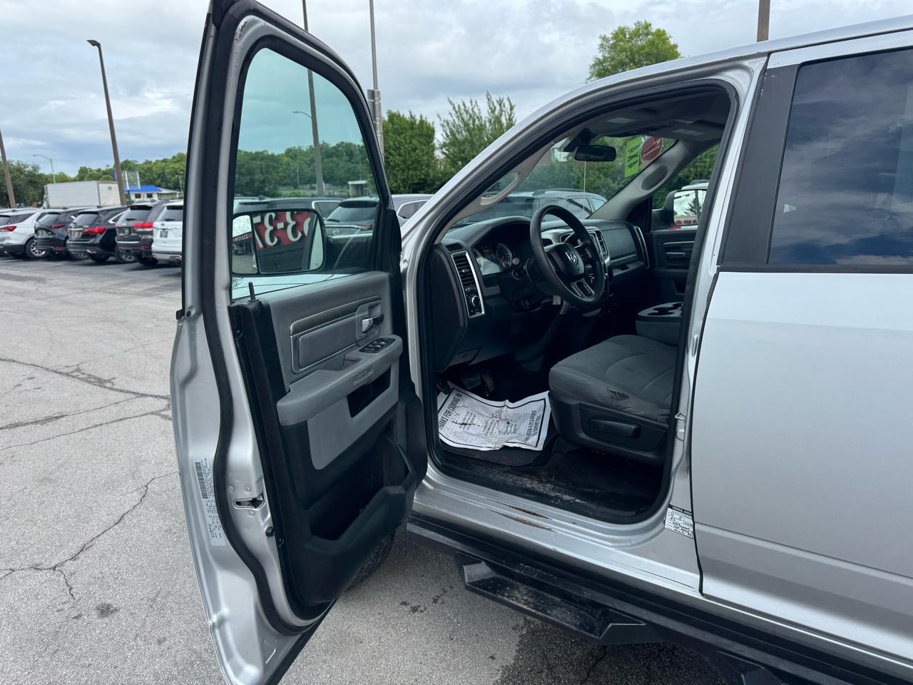 RAM 2500 SLT 4x4 Crew Cab 6'4" Box 2017