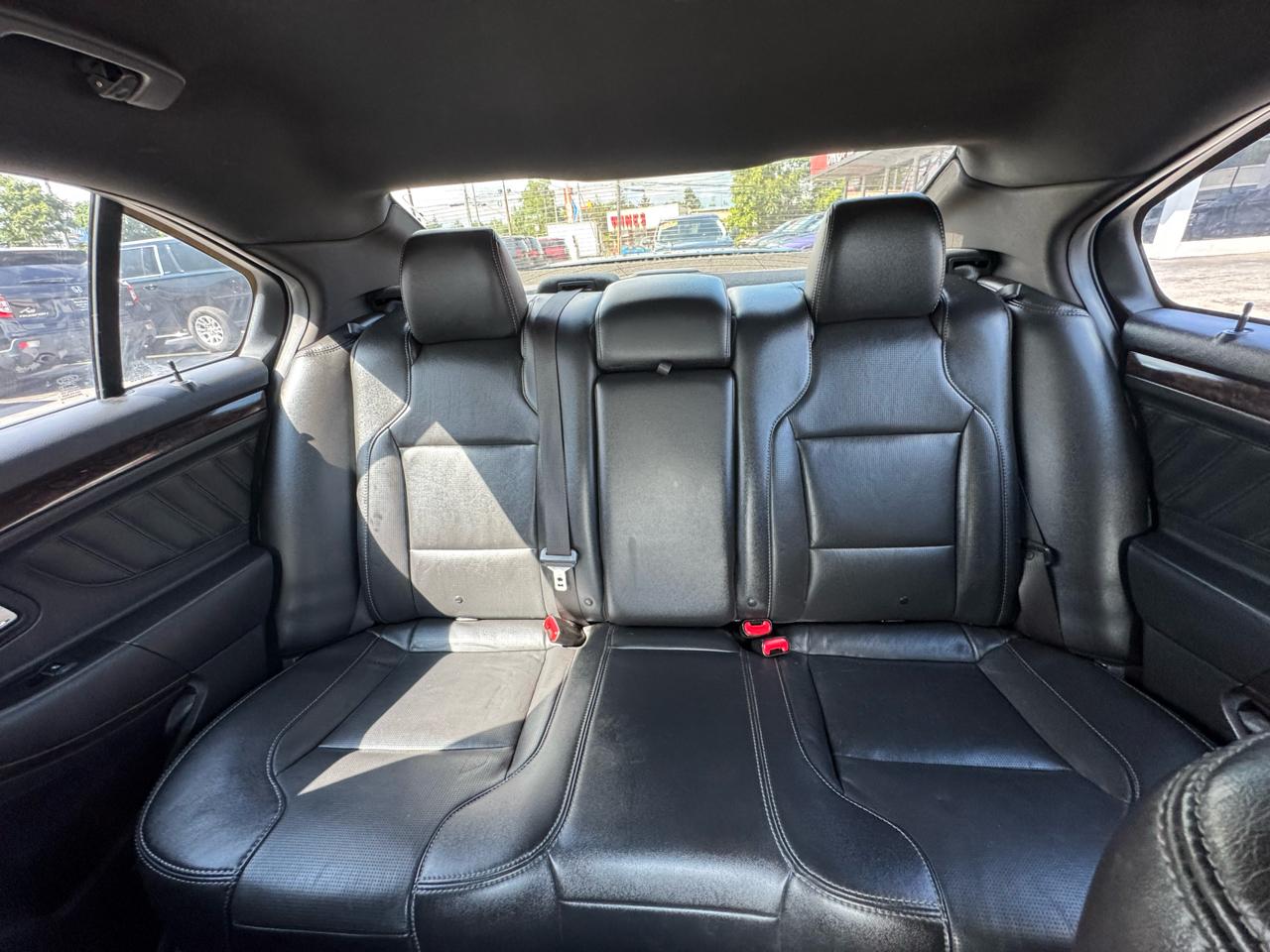 Ford Taurus 4dr Sdn Limited FWD 2013