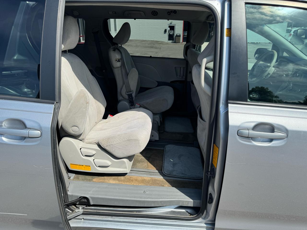 Toyota Sienna LE 2011