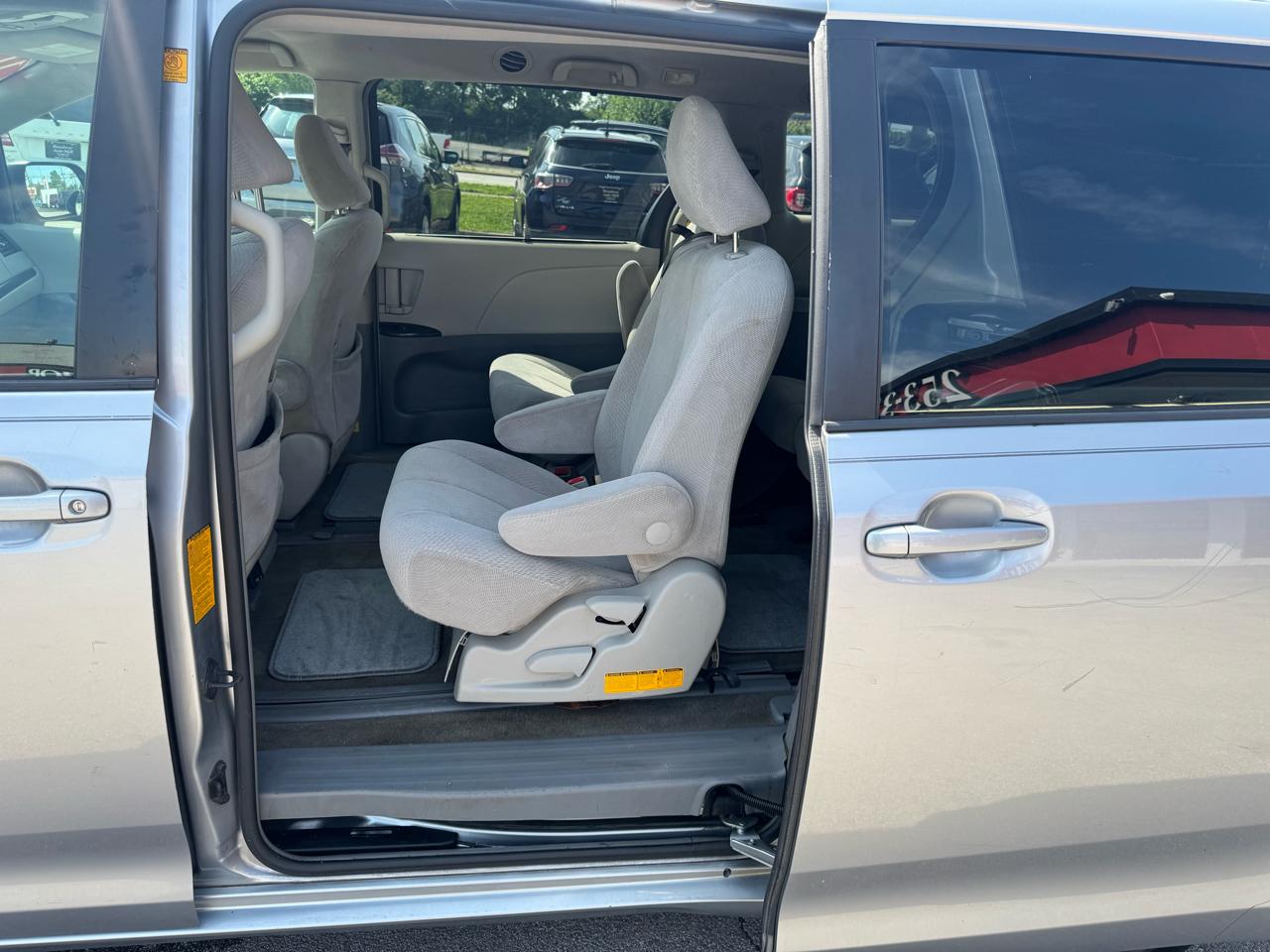 Toyota Sienna LE 2011