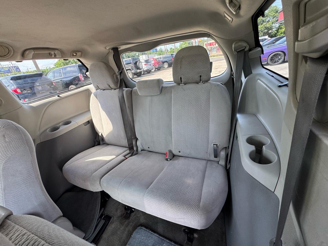 Toyota Sienna LE 2011