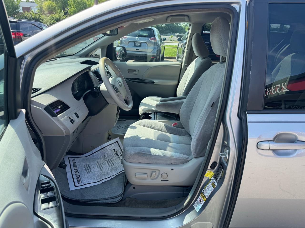 Toyota Sienna LE 2011