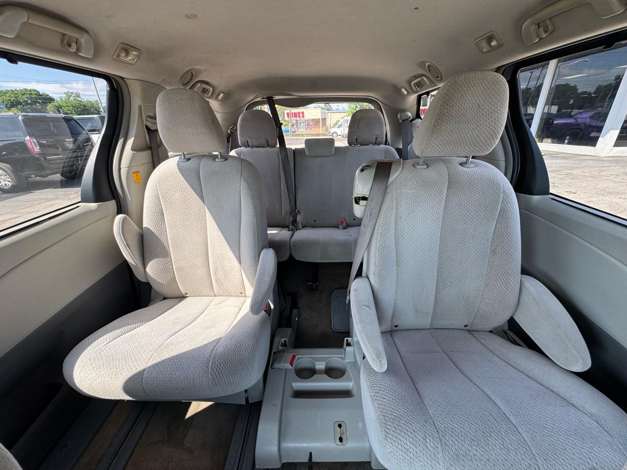 Toyota Sienna LE 2011