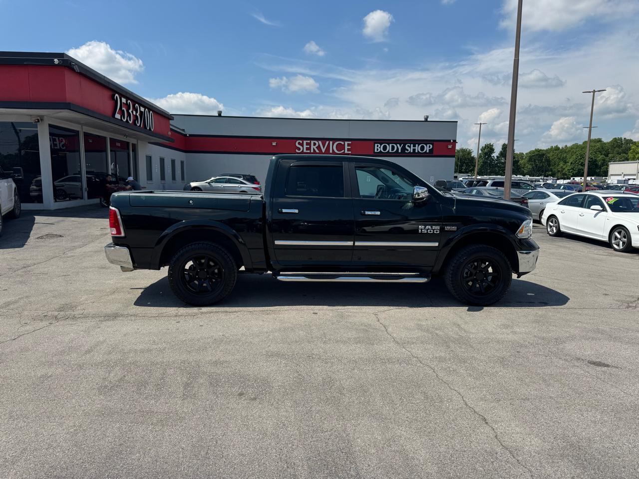RAM 1500 Laramie 4x4 Crew Cab 5'7" Box 2017