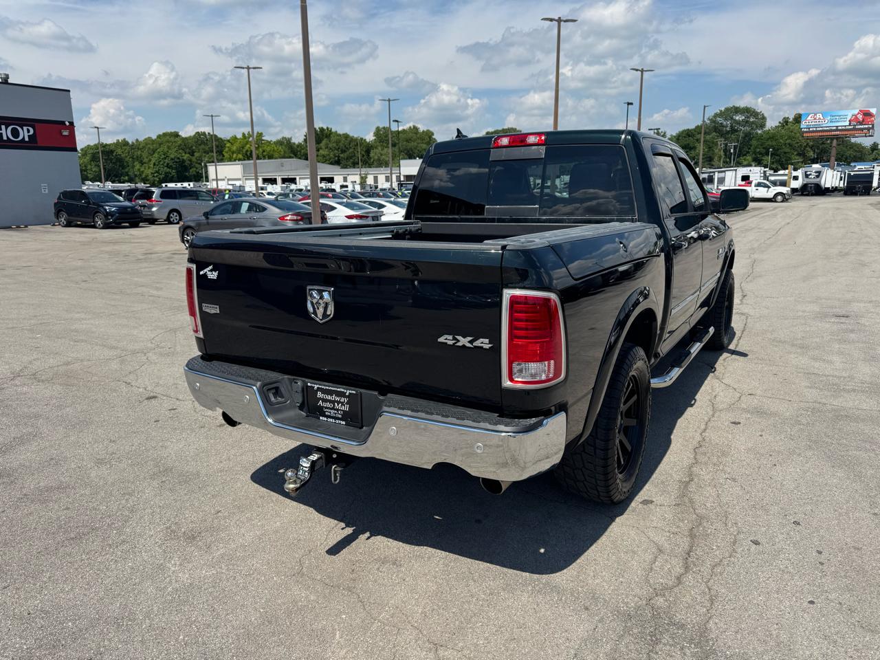 RAM 1500 Laramie 4x4 Crew Cab 5'7" Box 2017