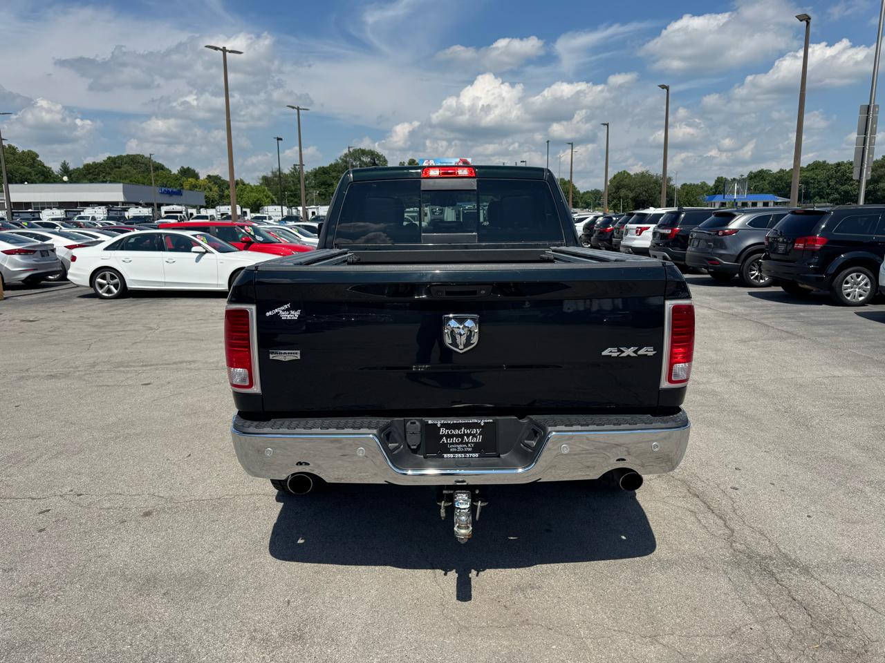 RAM 1500 Laramie 4x4 Crew Cab 5'7" Box 2017