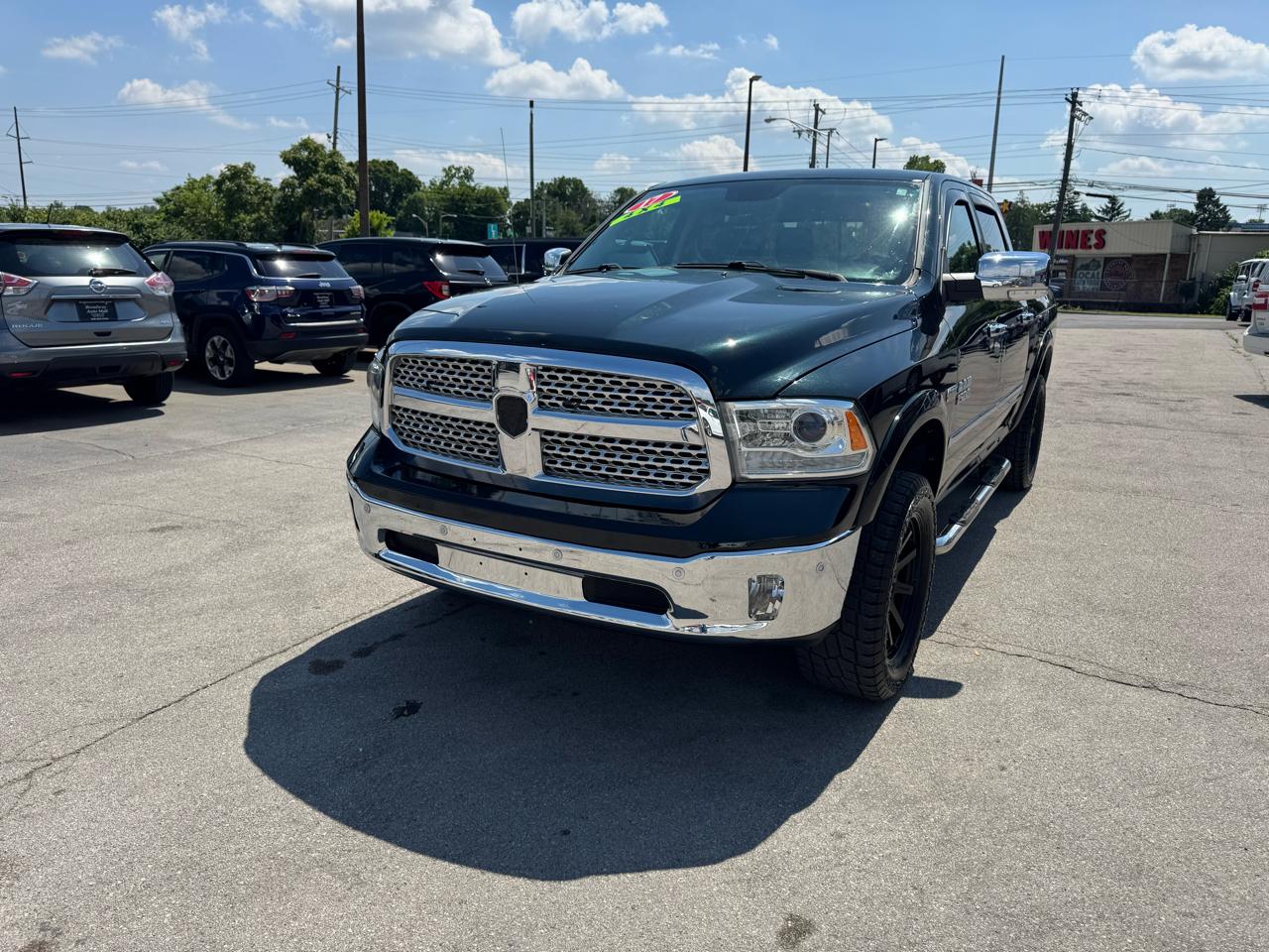 RAM 1500 Laramie 4x4 Crew Cab 5'7" Box 2017