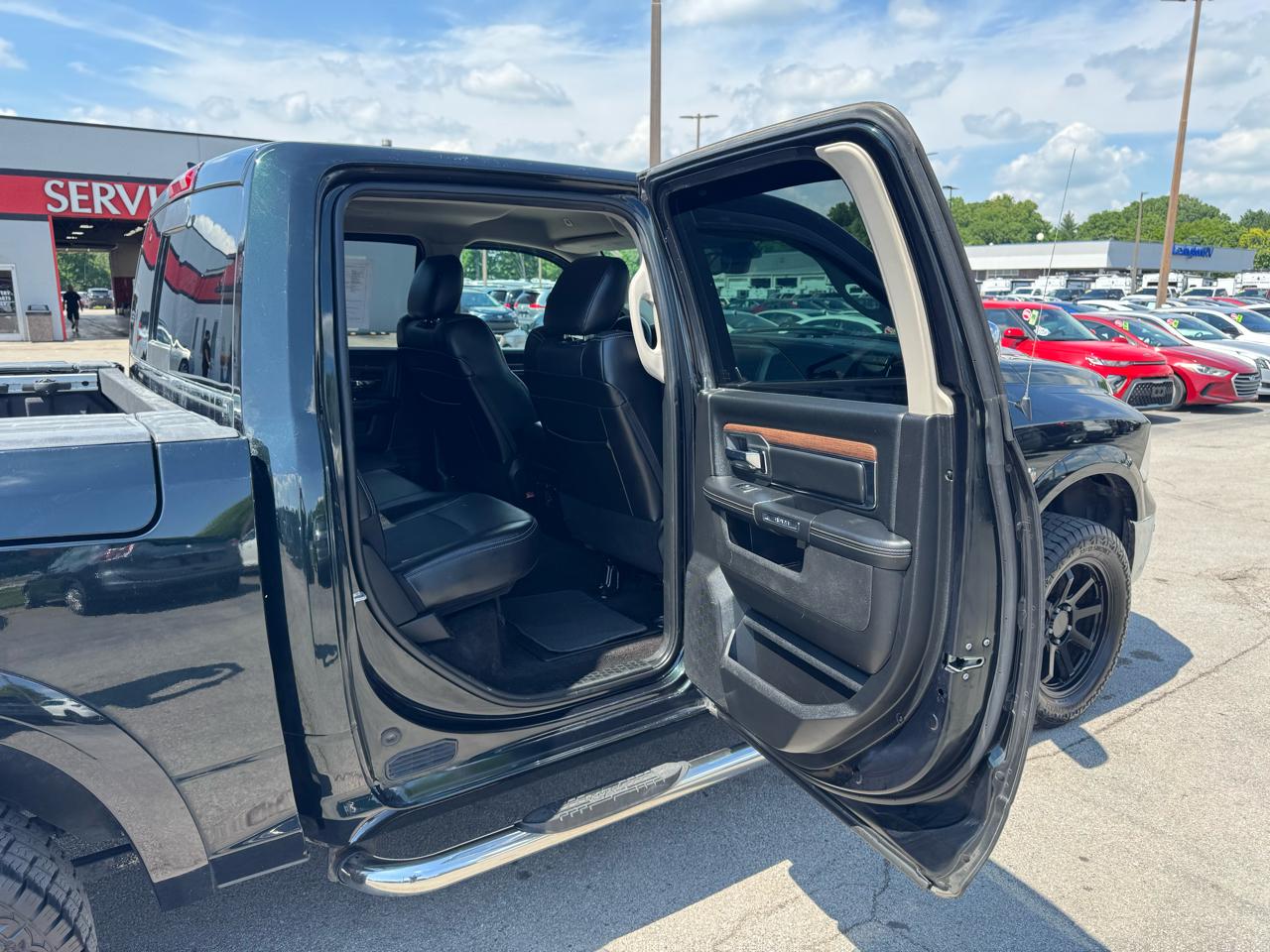 RAM 1500 Laramie 4x4 Crew Cab 5'7" Box 2017