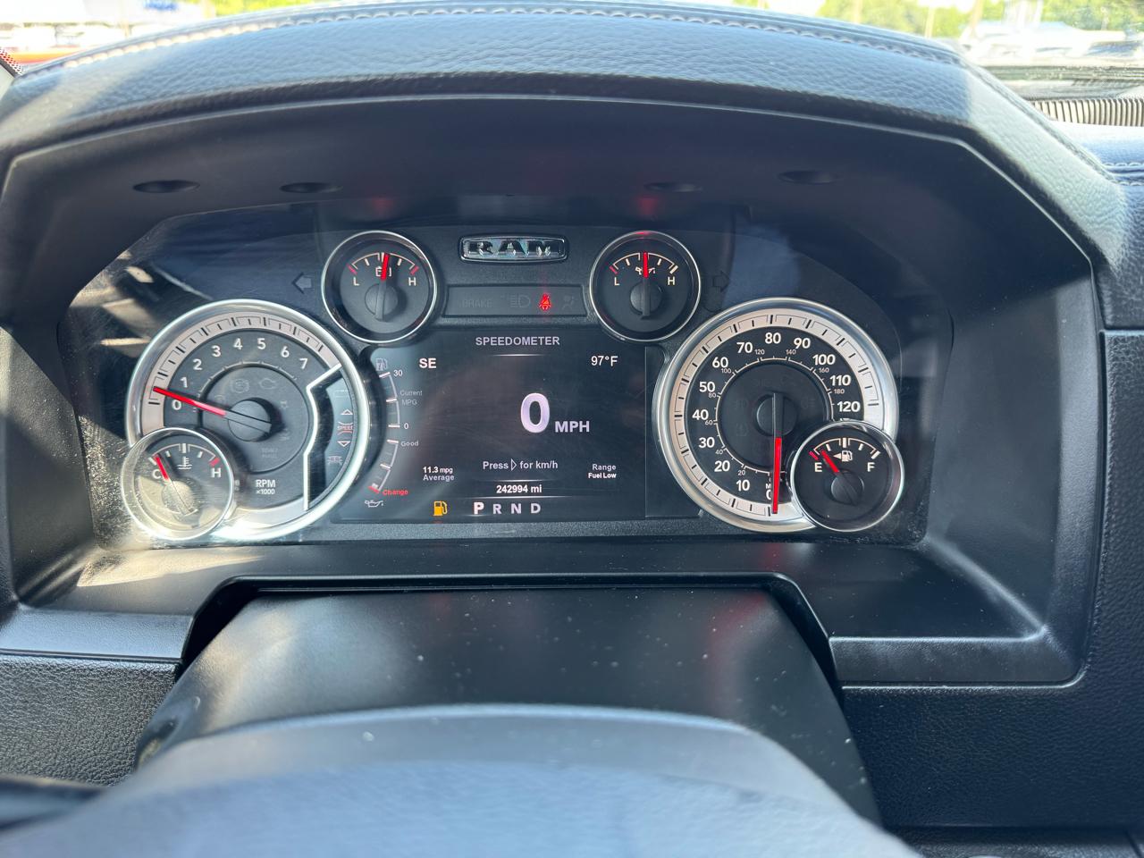 RAM 1500 Laramie 4x4 Crew Cab 5'7" Box 2017
