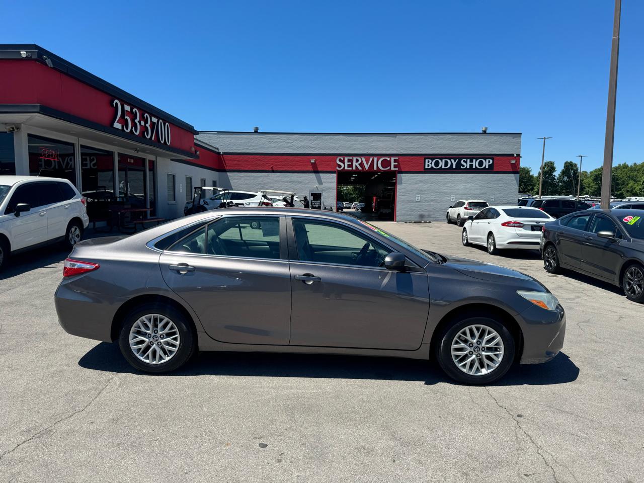 Toyota Camry XLE Auto (Natl) 2017