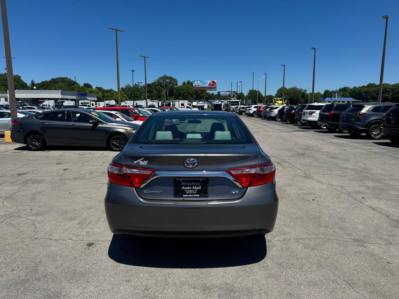 Toyota Camry XLE Auto (Natl) 2017