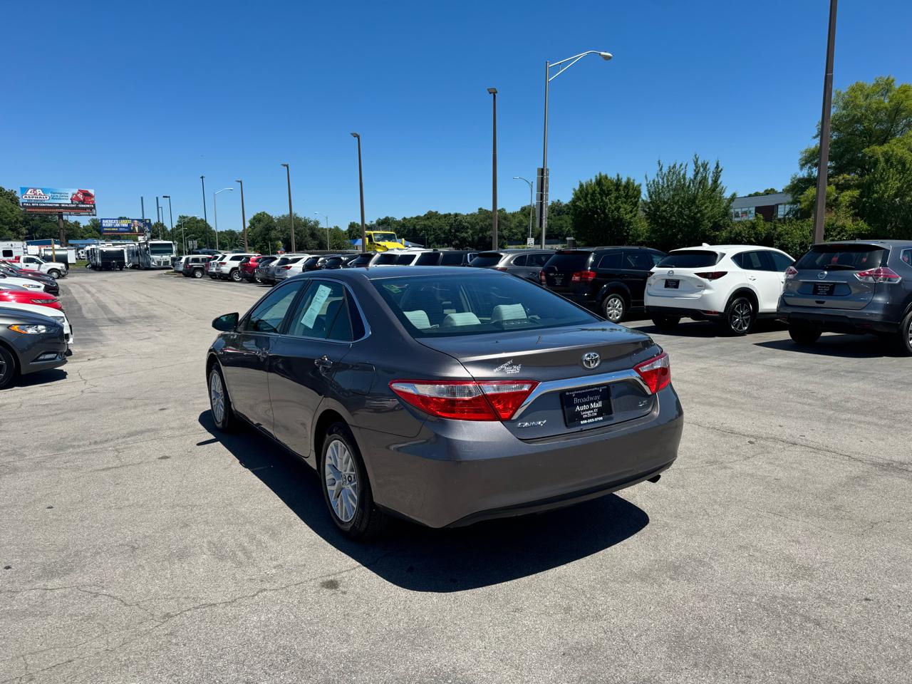Toyota Camry XLE Auto (Natl) 2017