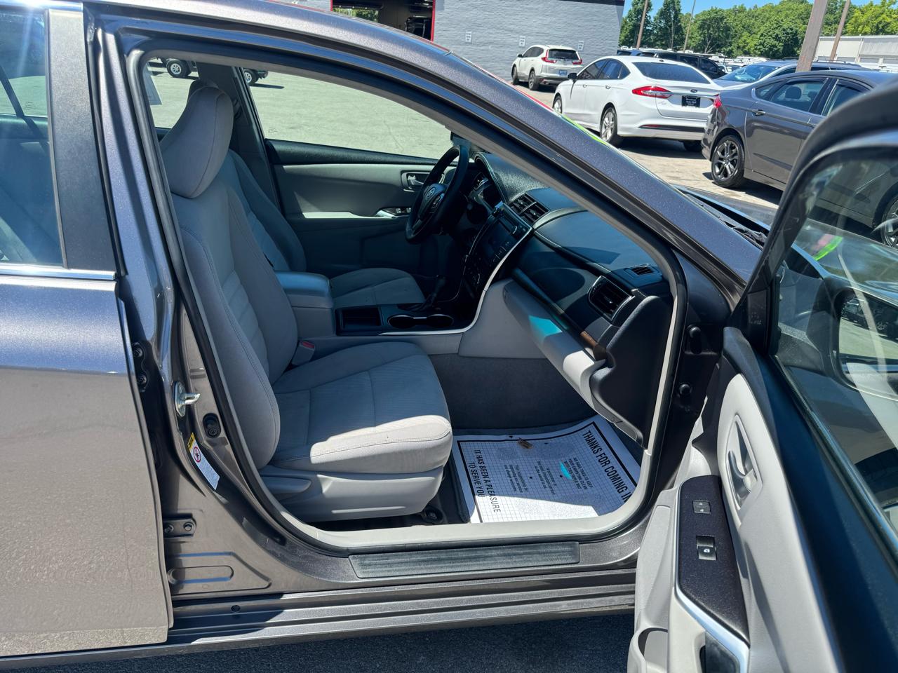 Toyota Camry XLE Auto (Natl) 2017