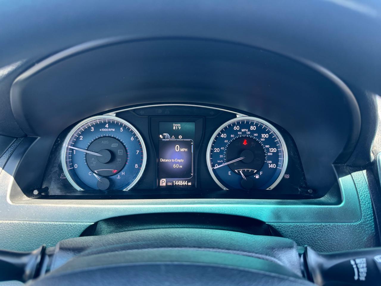 Toyota Camry XLE Auto (Natl) 2017