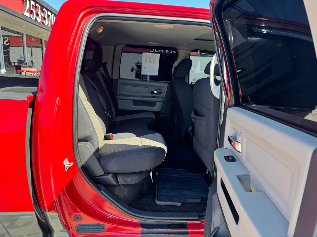 RAM 1500 4WD Crew Cab 140.5" Outdoorsman 2012