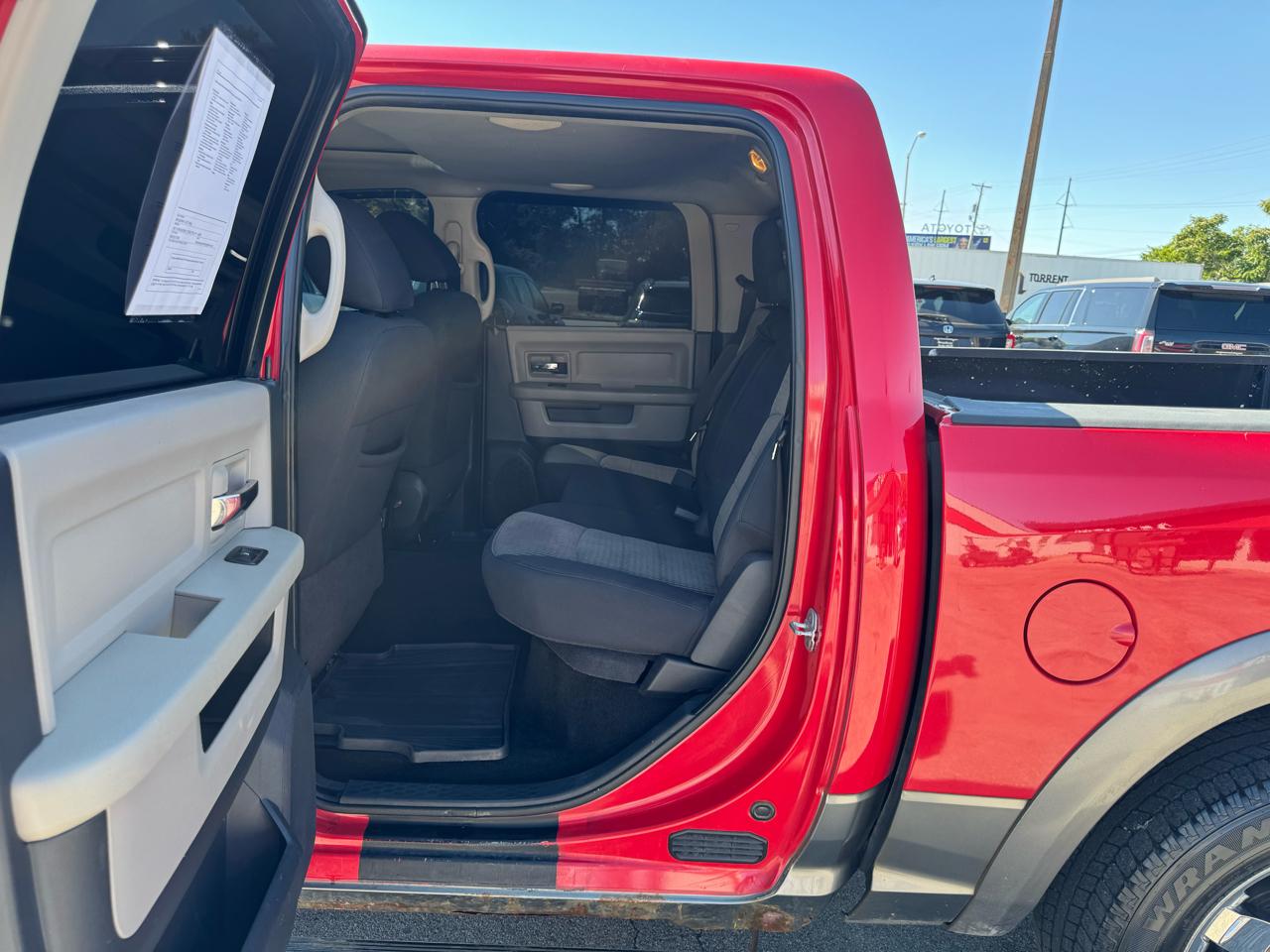 RAM 1500 4WD Crew Cab 140.5" Outdoorsman 2012