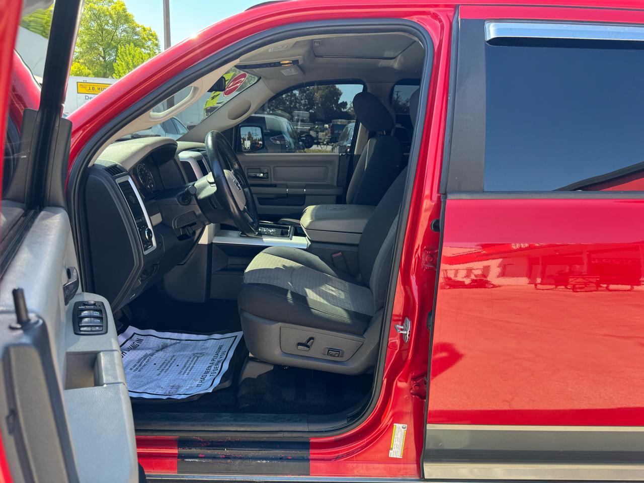 RAM 1500 4WD Crew Cab 140.5" Outdoorsman 2012