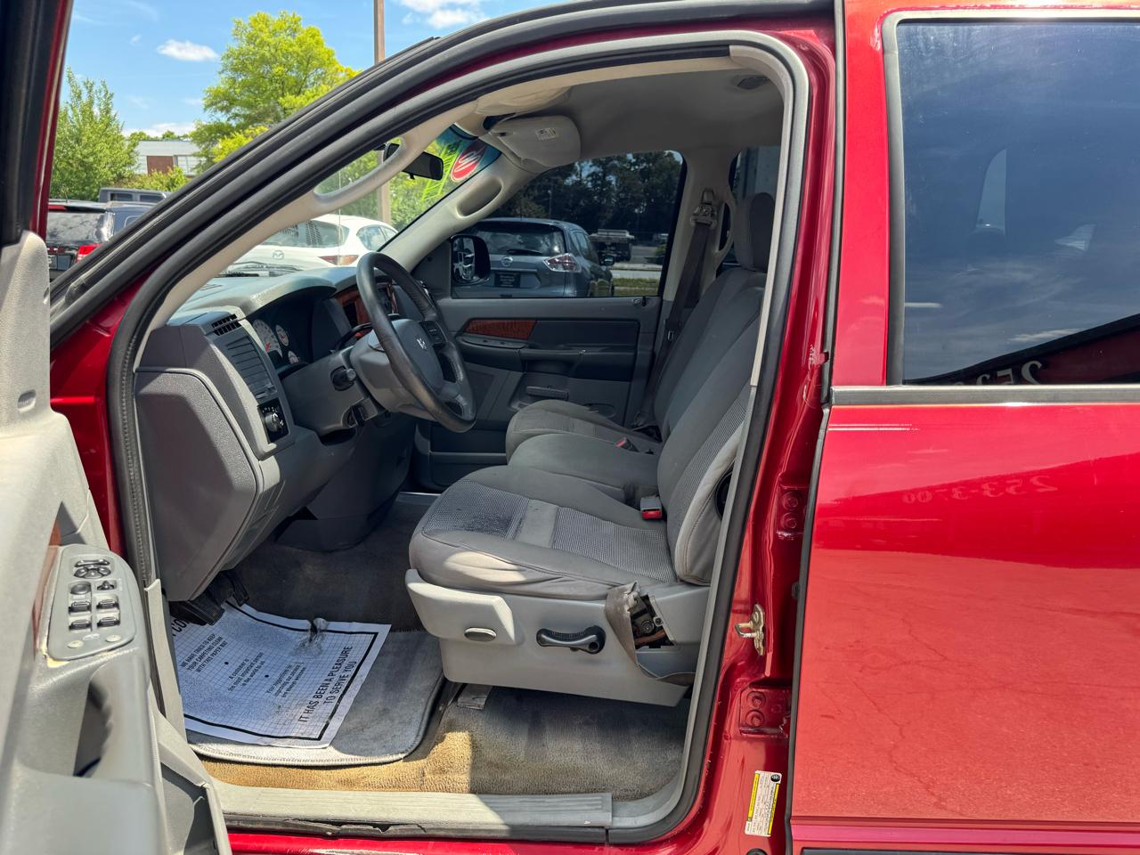 Dodge Ram 1500 4dr Quad Cab 140.5 SLT 2006