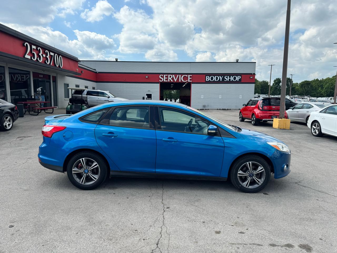 Ford Focus 4dr Sdn SE 2012