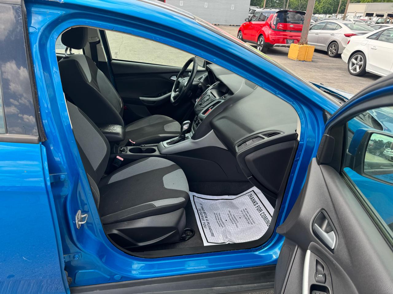 Ford Focus 4dr Sdn SE 2012