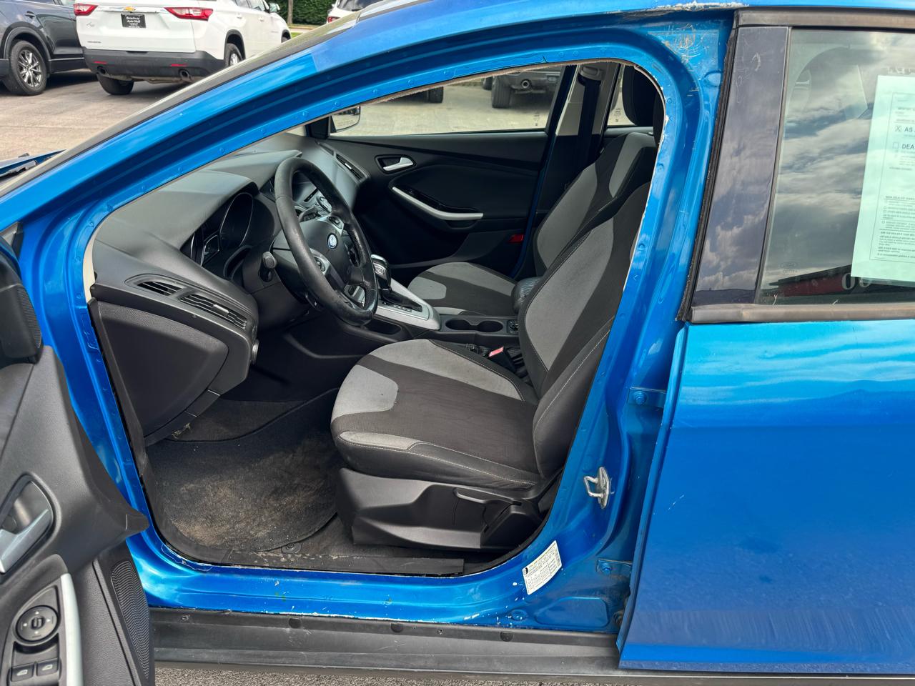 Ford Focus 4dr Sdn SE 2012