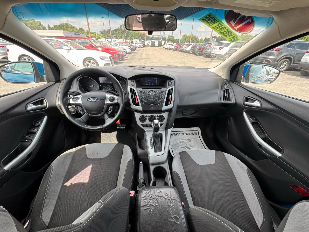 Ford Focus 4dr Sdn SE 2012