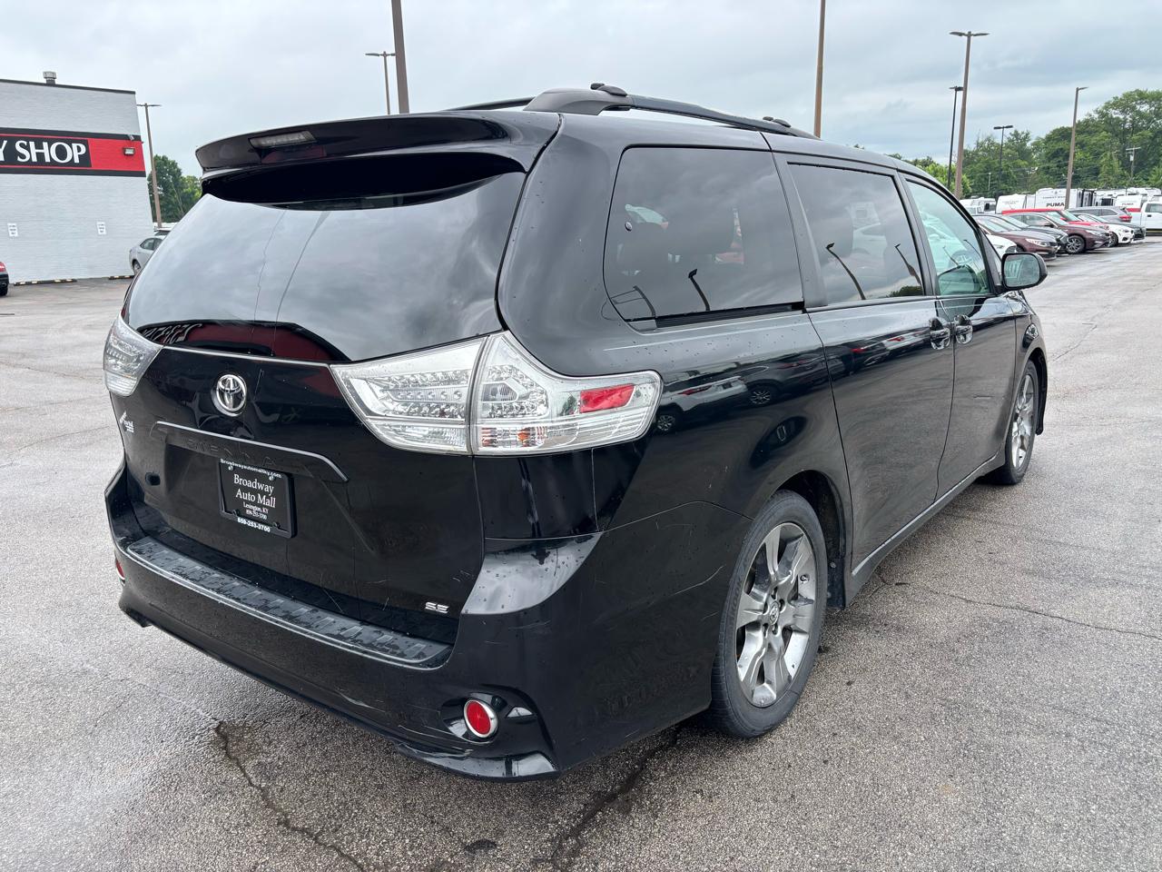 Toyota Sienna 5dr 8-Pass Van V6 SE FWD (Natl) 2011