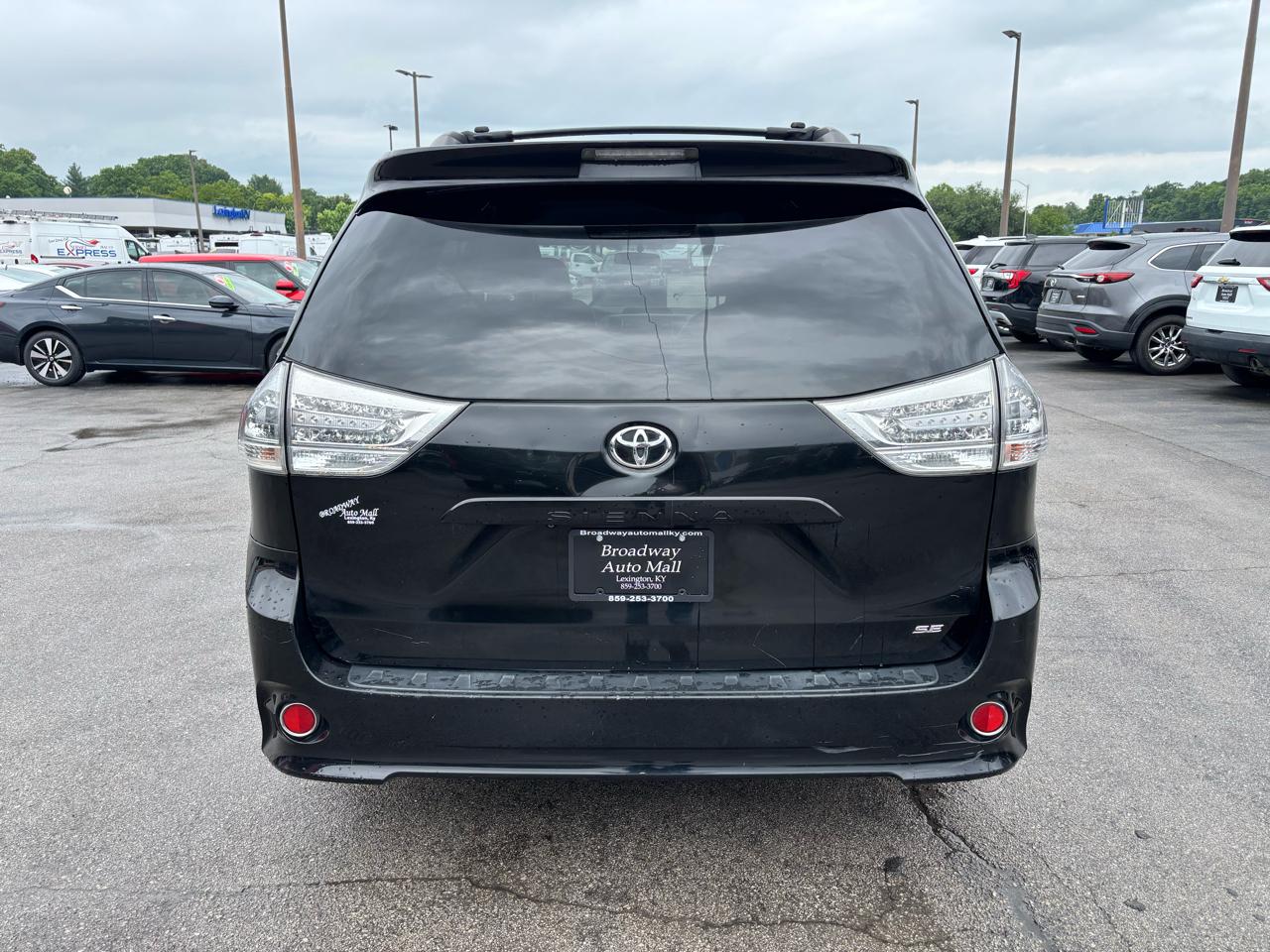 Toyota Sienna 5dr 8-Pass Van V6 SE FWD (Natl) 2011