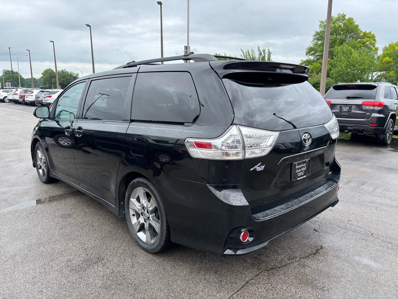 Toyota Sienna 5dr 8-Pass Van V6 SE FWD (Natl) 2011