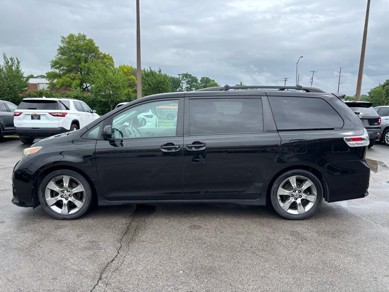 Toyota Sienna 5dr 8-Pass Van V6 SE FWD (Natl) 2011