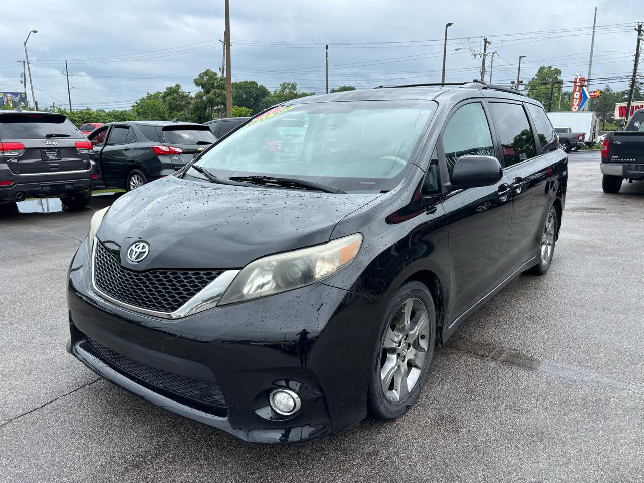 Toyota Sienna 5dr 8-Pass Van V6 SE FWD (Natl) 2011