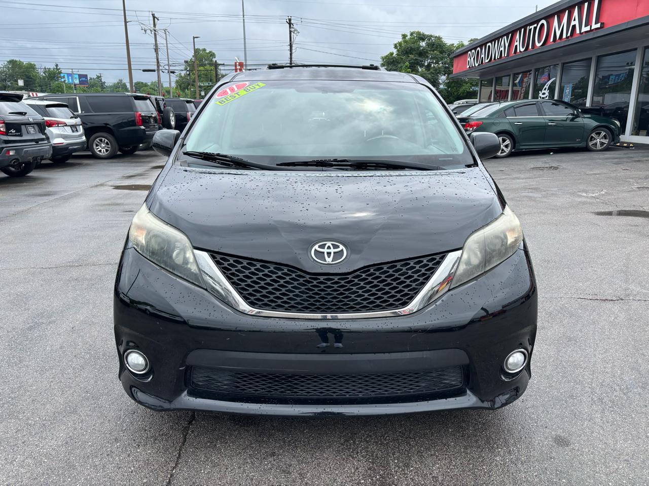 Toyota Sienna 5dr 8-Pass Van V6 SE FWD (Natl) 2011