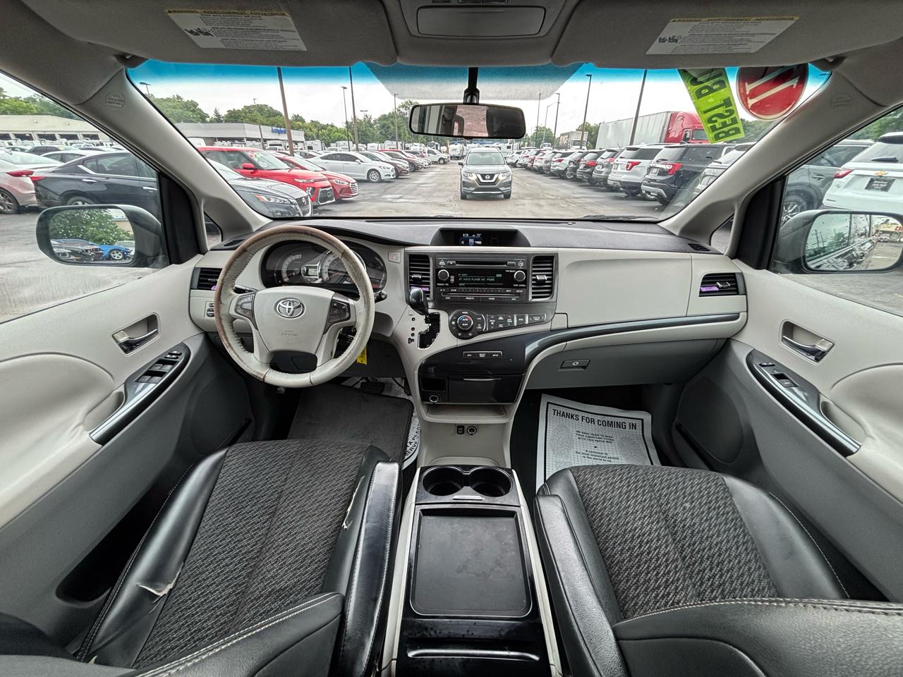 Toyota Sienna 5dr 8-Pass Van V6 SE FWD (Natl) 2011
