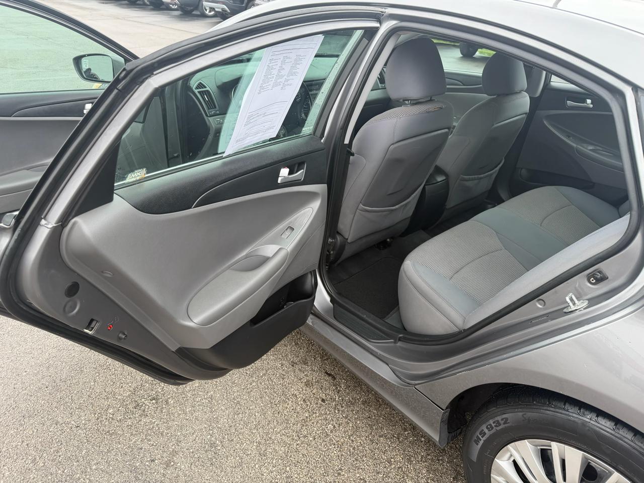 Hyundai Sonata 4dr Sdn 2.4L Auto GLS 2011