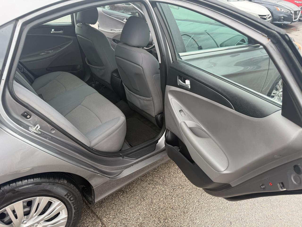 Hyundai Sonata 4dr Sdn 2.4L Auto GLS 2011