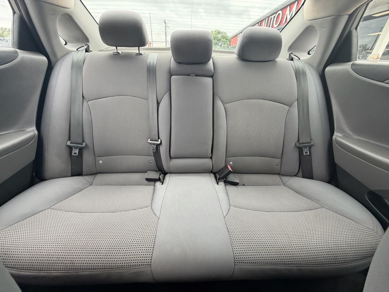 Hyundai Sonata 4dr Sdn 2.4L Auto GLS 2011