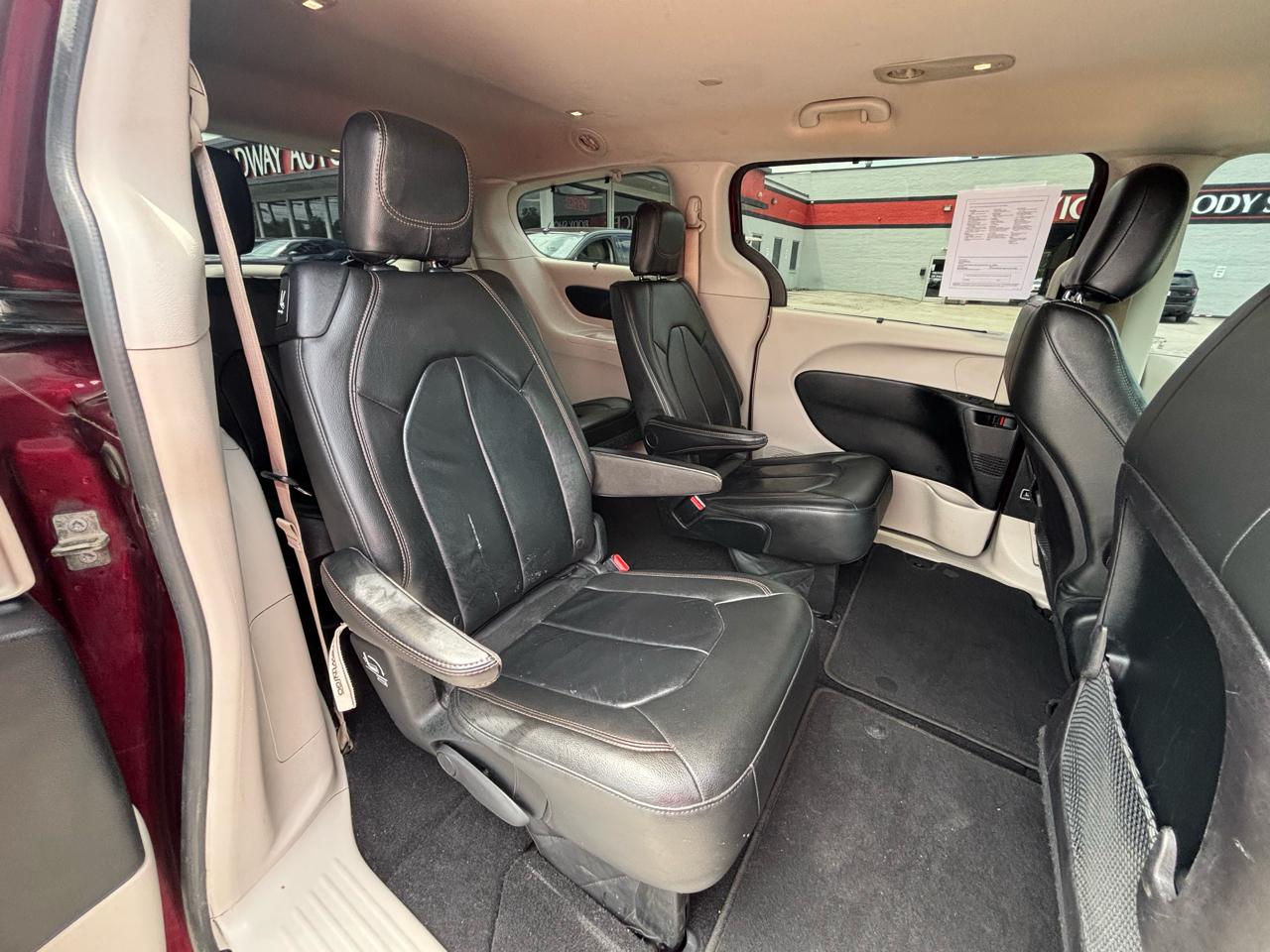 Chrysler Pacifica Touring-L FWD 2017