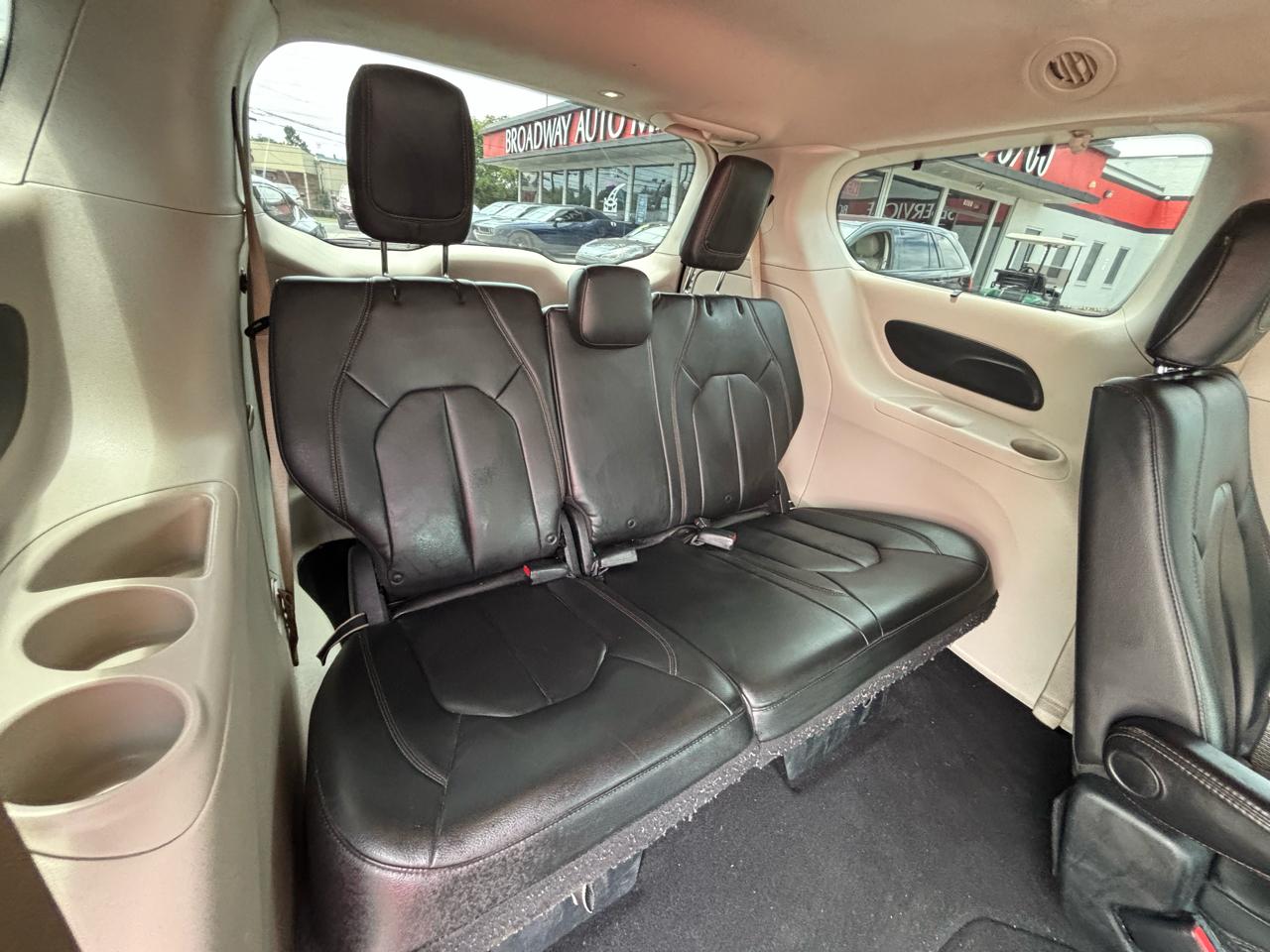 Chrysler Pacifica Touring-L FWD 2017