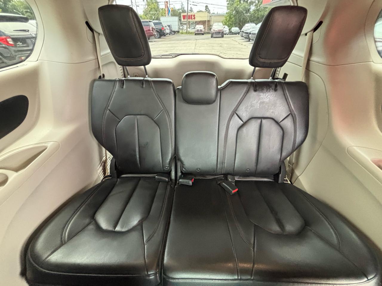 Chrysler Pacifica Touring-L FWD 2017